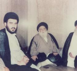 من اليمين السيد عبد الاعلى السبزواري، السيد الخوئي ونجله السيد محمد تقي الخوئي