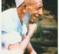 السيد محسن الحكيم -وهو يتوضأ