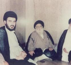 من اليمين السيد عبد الاعلى السبزواري، السيد الخوئي ونجله السيد محمد تقي الخوئي