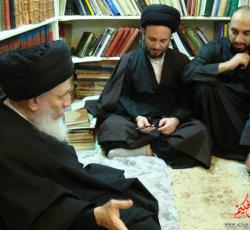 اية الله العظمى السيد الحكيم ونجله اية الله السيد عز الدين الحكيم