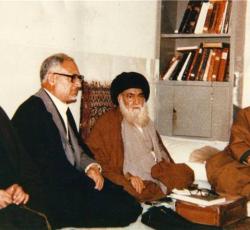 آية الله العظمى الشيخ علي الغروي قدس سره مع أستاذ الفقهاء والمجتهدين آية الله العظمى السيد ابو القاسم الخوئي قدس سره